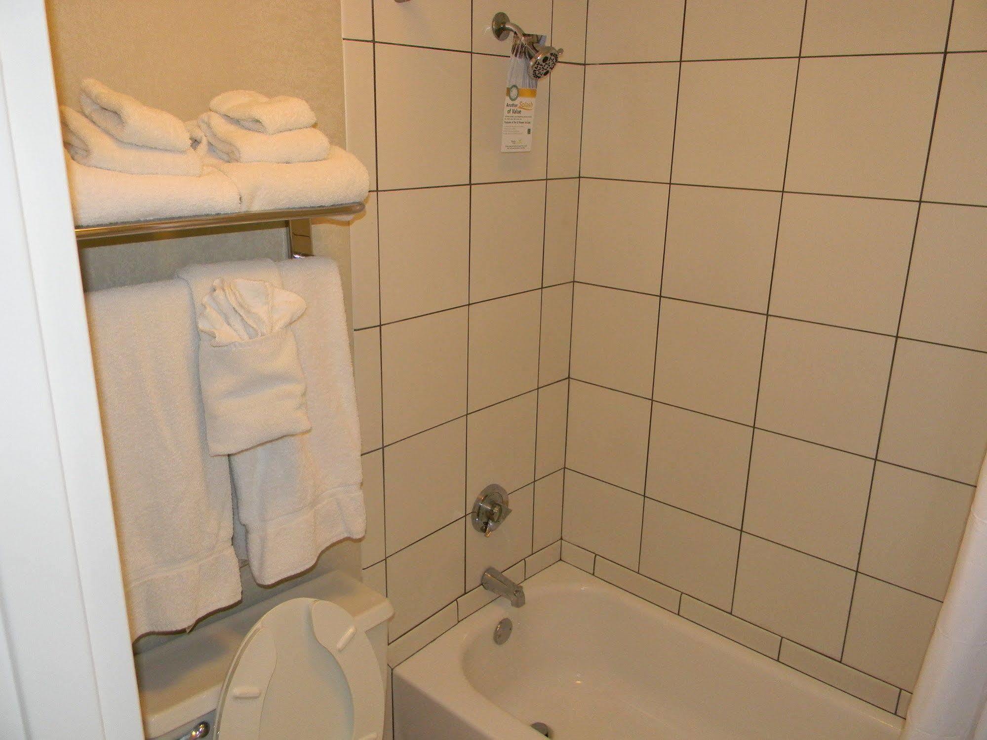 Quality Inn Prestonsburg Bagian luar foto